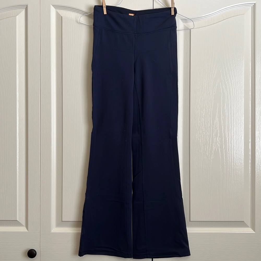 Lucy “Power” flared workout pants in Navy.